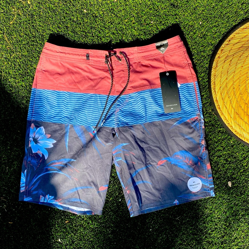 BRAND NEW 32W Quicksilver Beach Shorts NWT